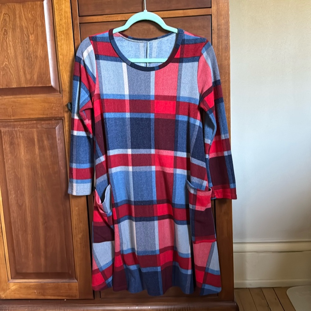 Lightweight plaid flannel dress with front pockets-size medium
